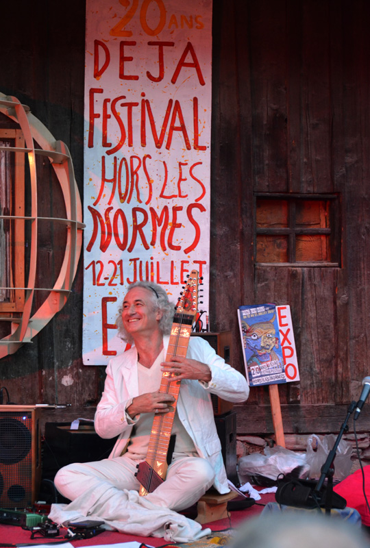 Festival Hors les Normes 2013, Praz sur Arly. Jacky Mouvillat au stick chapman.